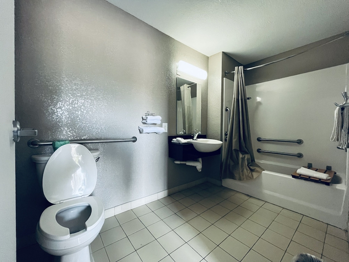 Bathroom 2, Motel 6 Jonesboro, AR, Craighead