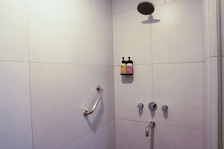 Bathroom 5, Amaris Hotel Gorontalo, Gorontalo