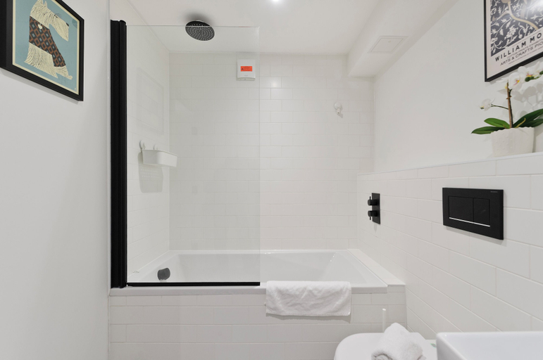 Bathroom 3, Greenwich Perfection, London