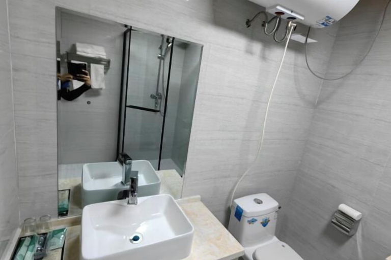 Bathroom 5, Zihao Hotel (Hunchun Yifen), Yanbian Korean