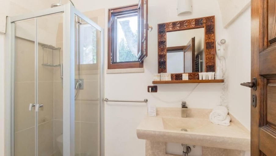 Bathroom 4, Masseria Le Lamie, Brindisi