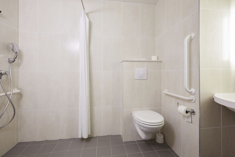 Bathroom 5, B B Hotel Tours Centre Commercial La Petite Arche Hotel, Indre-et-Loire