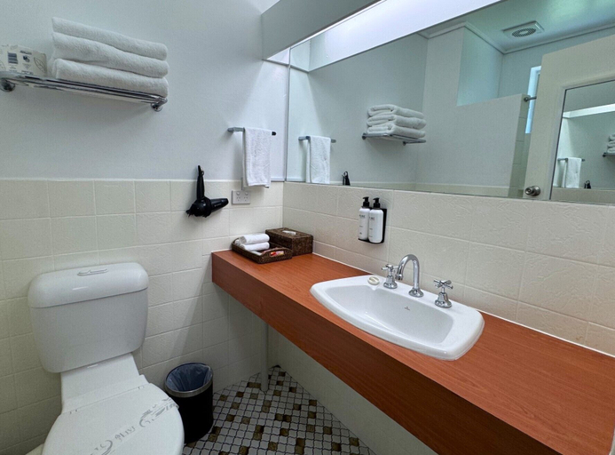 Bathroom 5, Matador Motor Inn, Coffs Harbour - Pt A