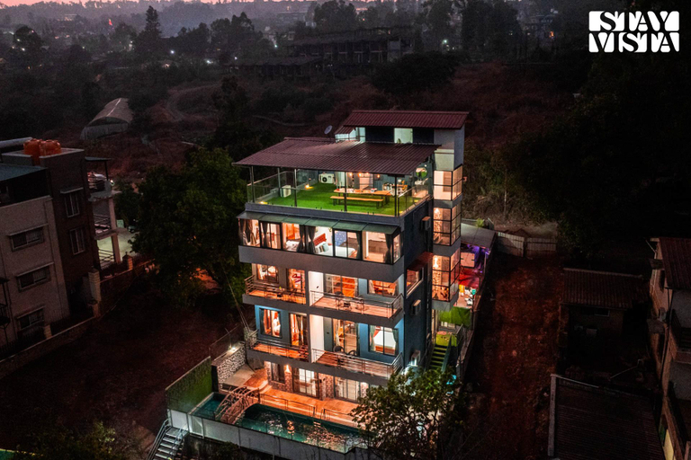 Exterior & Views