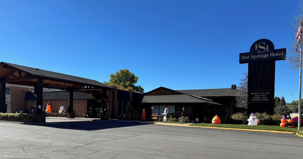 Exterior & Views, Hot Springs Hotel & Spa, Hot Springs