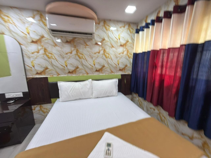 Room 3, Hotel Sunroop, Mumbai Suburban