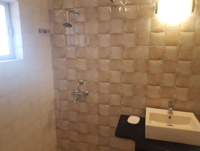 Bathroom 3, Hotel Doon Regency Dehradun, Dehradun