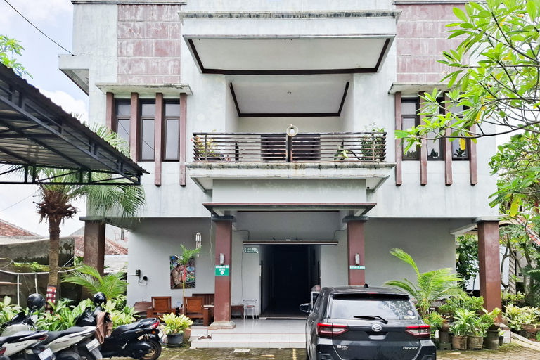 Exterior & Views 2, RedDoorz Syariah @ Harmoni near Alun Alun Kudus, Kudus