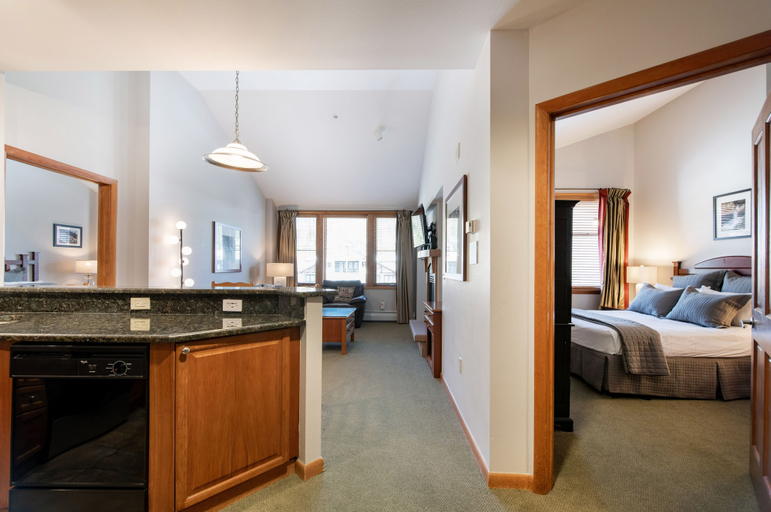 Room 2, Winter Park Resort Lodging - Zephyr Mountain Condos, Grand