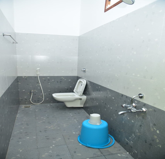 Bathroom, VHR Guest House, Viluppuram