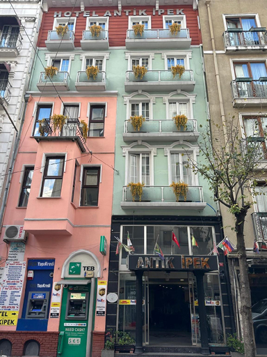 Exterior & Views