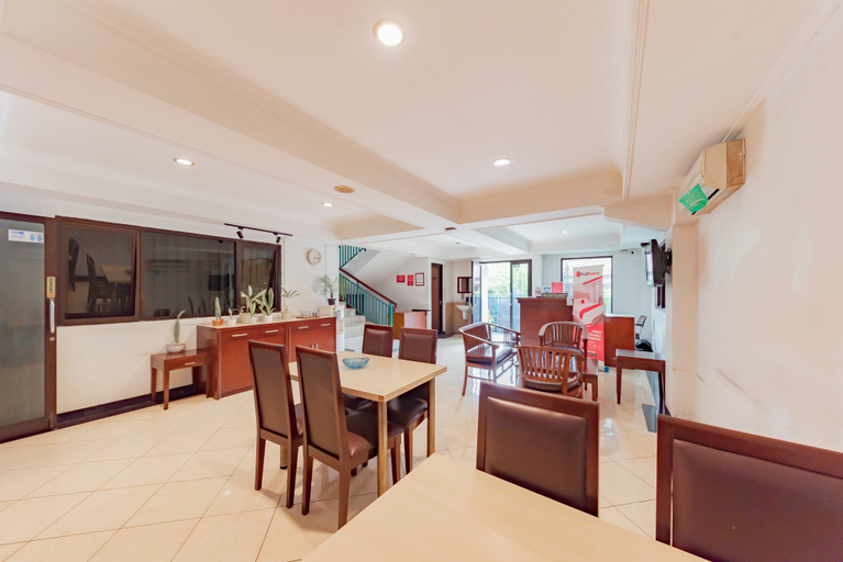 Food & Drinks 5, RedDoorz Plus @ Buah Batu, Bandung
