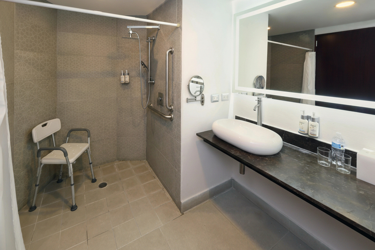 Bathroom 4, Garner Hotel MAZATLAN BEACH by IHG, Mazatlán