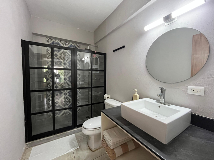 Bathroom 4, Spacious oceanfront loft # A1, Cozumel