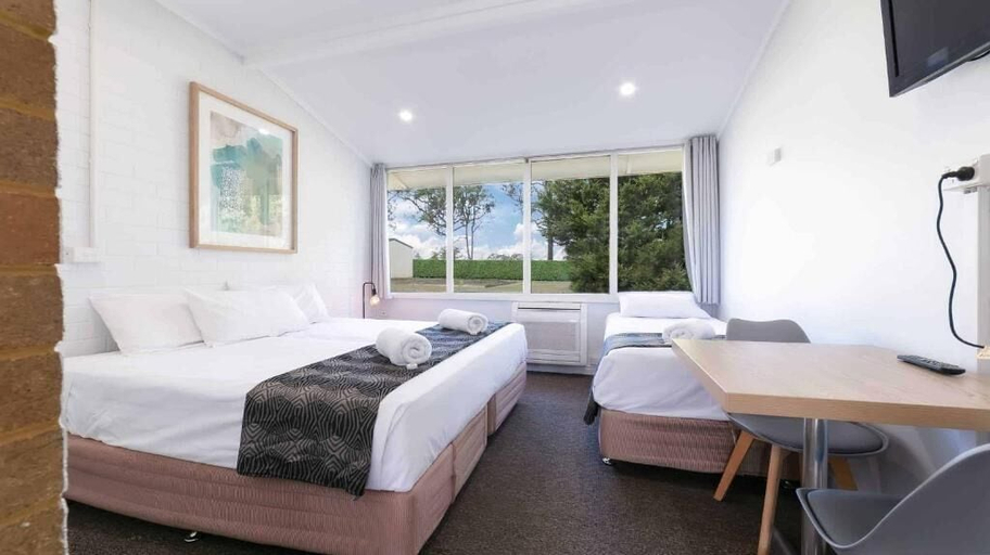 Bedroom 5, Tahmoor Inn, Wollondilly