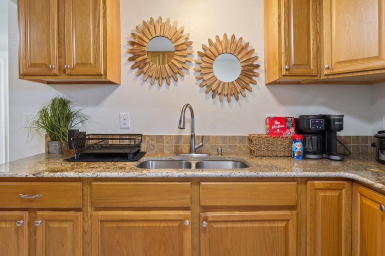 Private kitchen 5, Joy Drive In RV Resort, Coryell