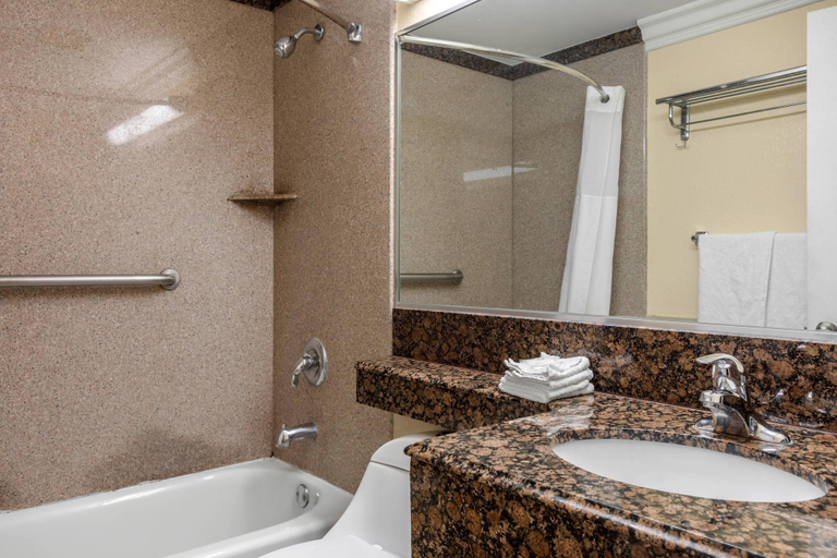 Bathroom 5, Quality Inn - Torrance Lomita, Los Angeles