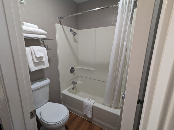 Bathroom 4, Motel 6 Kingman, AZ - Route 66 West, Mohave