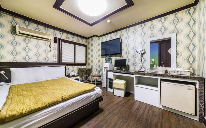 Bedroom 2, Sinseoldong Mong, Dong-daemun