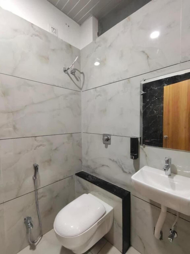 Bathroom 3, Hotel Tirupati Inn, Ujjain