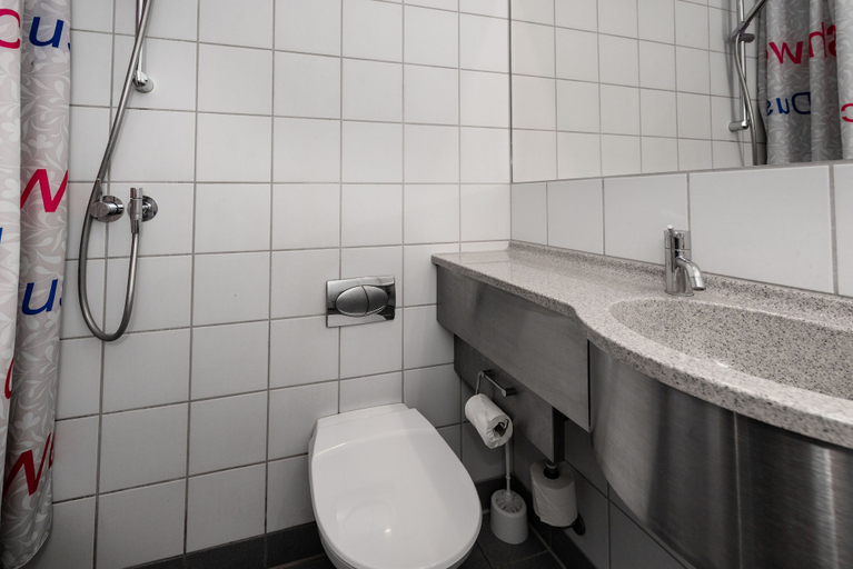 Bathroom 4, CABINN Aarhus Hotel, Århus
