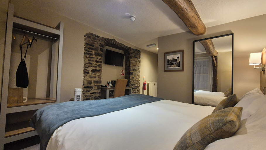 Bedroom 2, The Snooty Fox, Lancashire