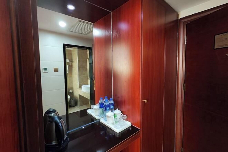 Bathroom 4, Beijing Jinghua Hotel, Beijing