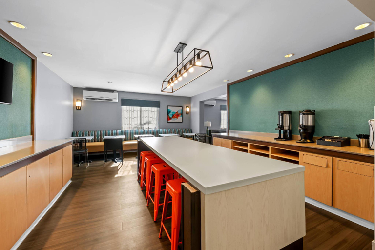 Food & Drinks 5, MainStay Suites Greensboro, Guilford
