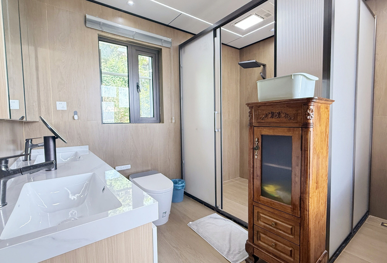 Bathroom 5, Lakefront 3BRM Holiday Villa in Kunming, Kunming