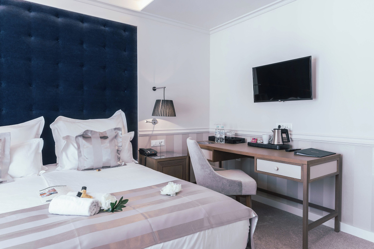 Bedroom 3, Grand Hotel Slavia, Baška Voda
