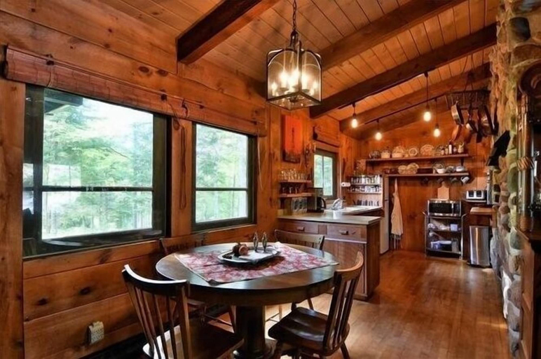 Dining, The Hidey-ho 2 Bedroom Cabin, Sawyer