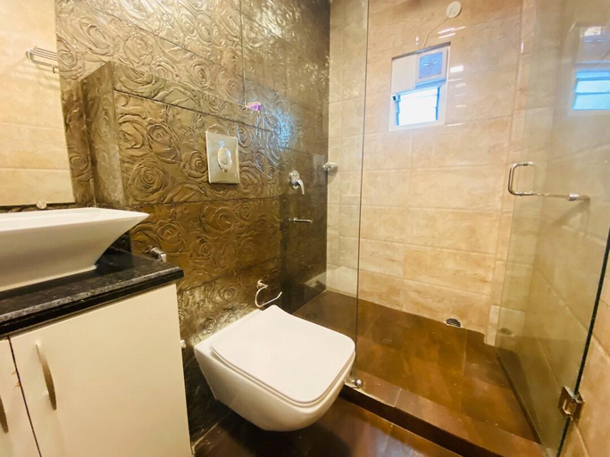 Bathroom, Hotel Kailash Tower Muzaffarpur, Muzaffarpur