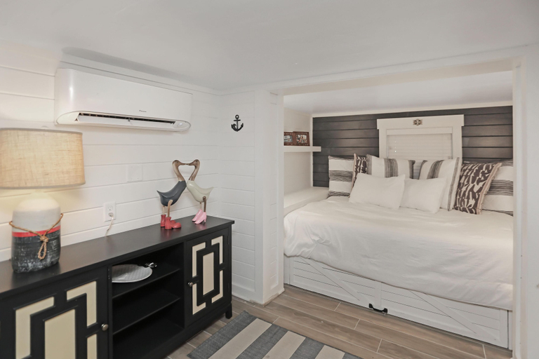 Bedroom 3, Caroline's Cottage, Gulf