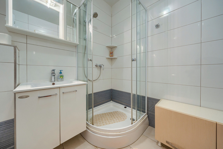 Bathroom 3, Comfortable apartments Obad, 4 min walk to Znjan beach, Split