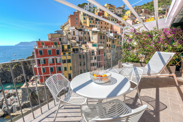 Outdoor dining 3, Luxury Seaview Rooftop by The First, La Spezia