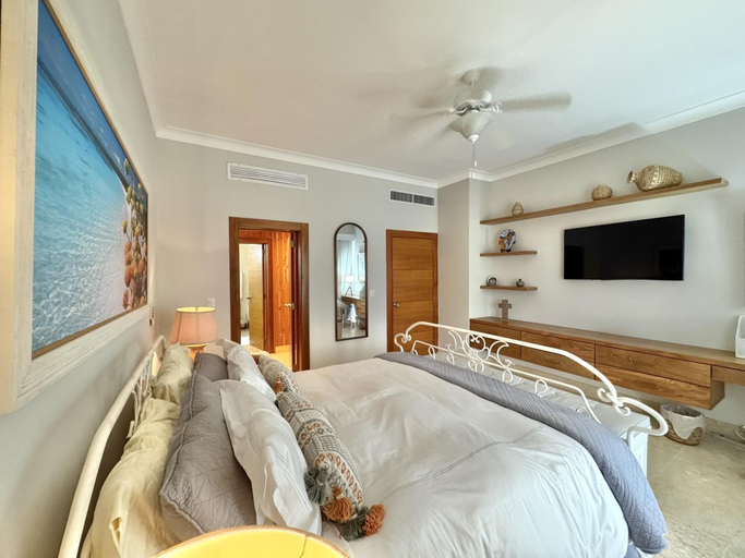 Room 2, Spacious Golf View Apartment in Puntacana Resort Club, Salvaleon de Higuey
