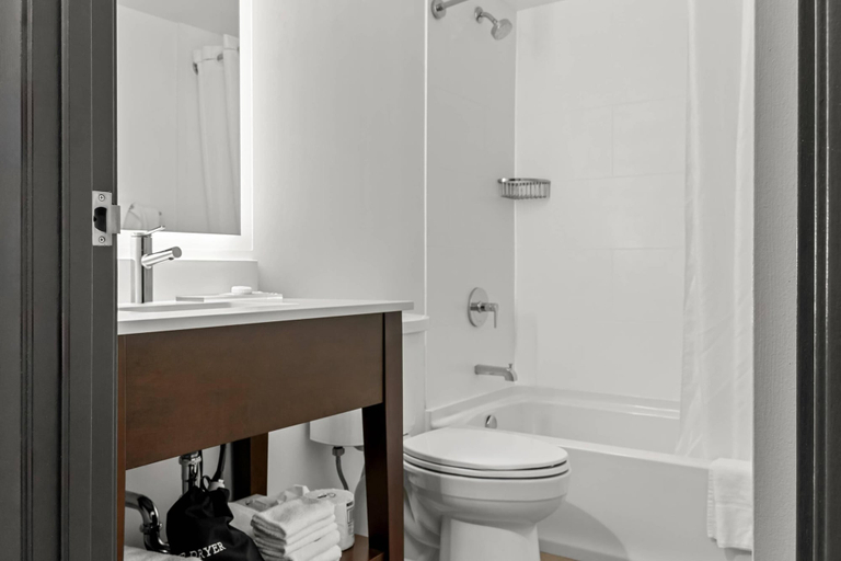 Bathroom 4, Country Inn & Suites by Radisson, Winnipeg, MB, Division No. 11