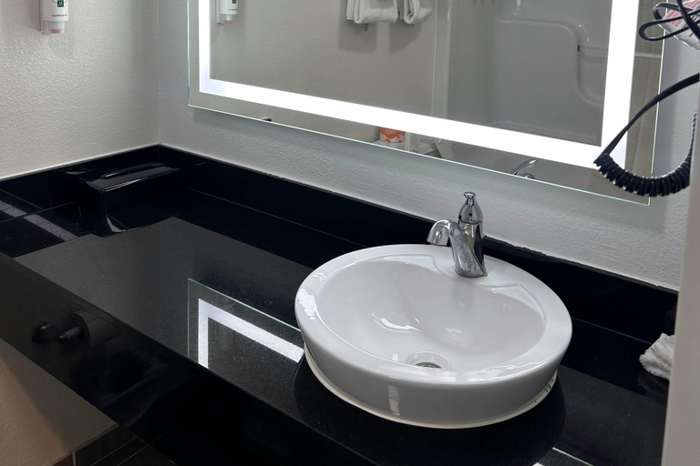 Bathroom 4, Quality Inn Fishers - Indianapolis, Hamilton
