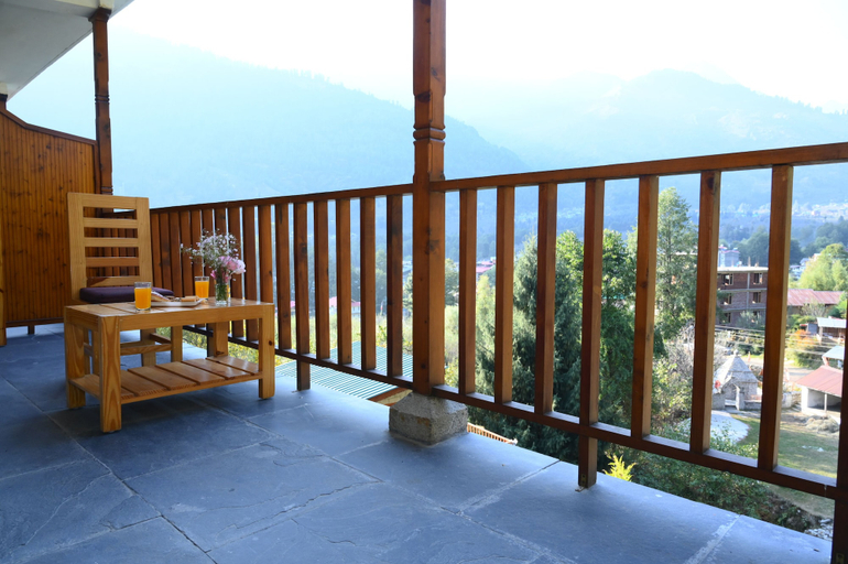 Outdoor dining 5, Soulful Abodes, Kullu