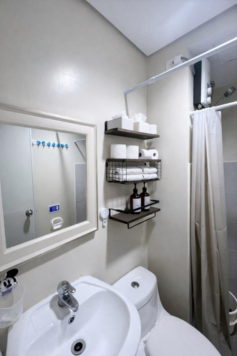 Bathroom, Hotel Vibe Studio Inside IT Park, Cebu City