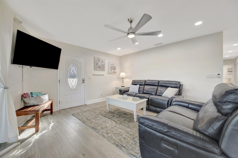 Room 2, Beachfront 3B Family Waterview With Large Balcony, Pinellas