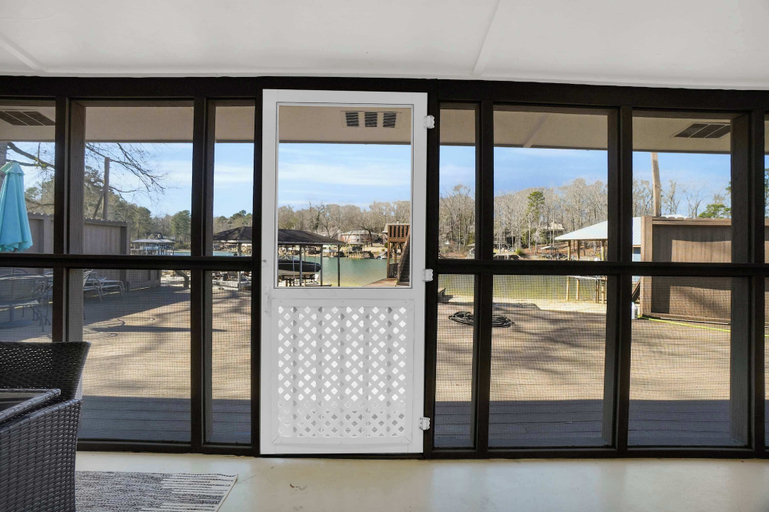 Room 4, Lakefront Cabin With Private Dock, Elmore