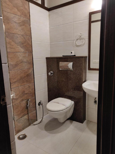 Bathroom, Hotel Dasaprakash, Agra