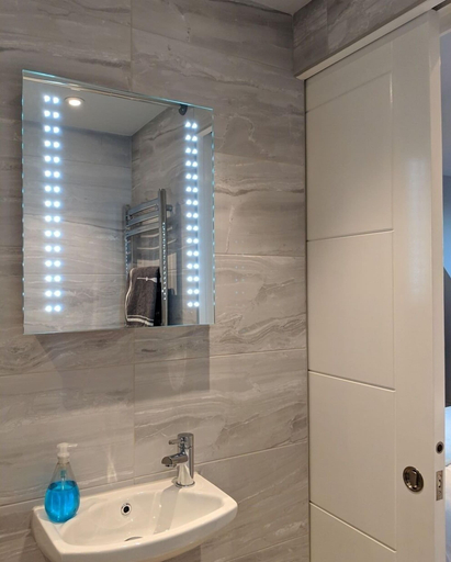 Bathroom 5, Falcon Crest Guest House, Edinburgh