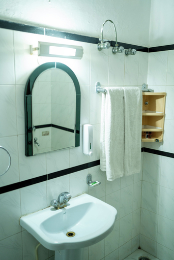 Bathroom 4, Hotel Hemkunth, Solan
