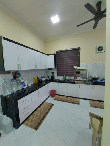 Private kitchen, Homestay Selesa KBB Guest House, Kuala Terengganu