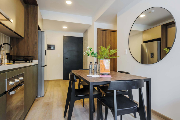Room 3, w Striking 2BR in the Heart of San Rafael, Mexico City