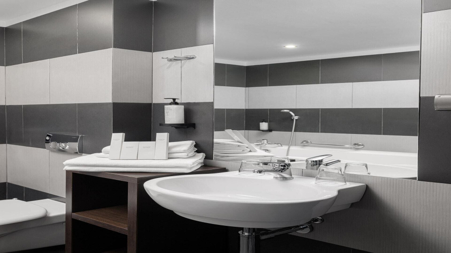 Bathroom 5, B&B HOTEL Bytom, Piekary Śląskie