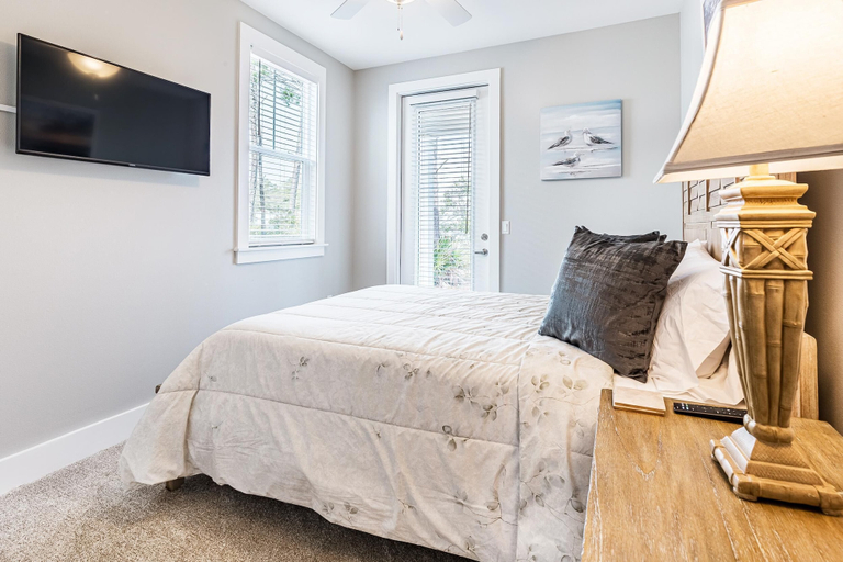Bedroom 4, Inn to the Mystic, Walton