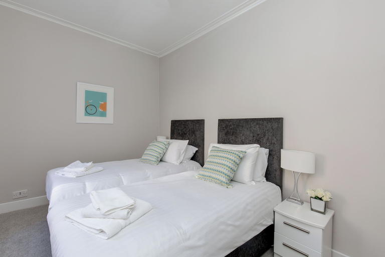 Room 4, Grassmarket Modern Two Bedroom Flat, Edinburgh